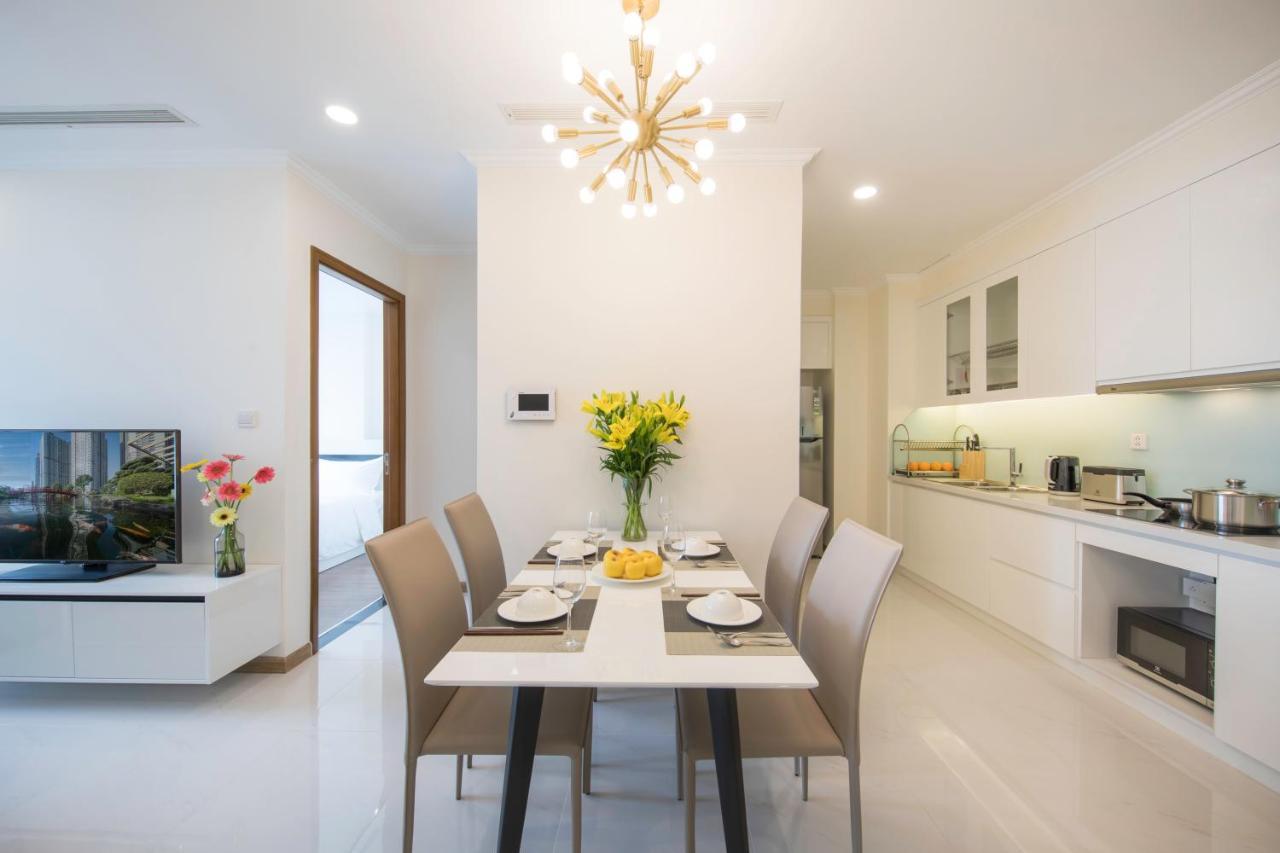 Luxury Vinhomes Central Park Humi Apartment Хошимин Экстерьер фото