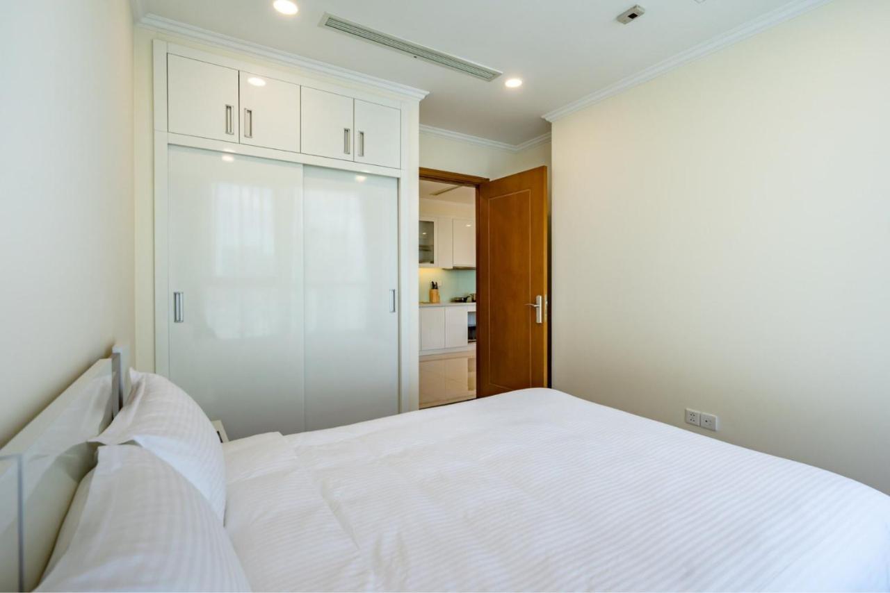 Luxury Vinhomes Central Park Humi Apartment Хошимин Экстерьер фото