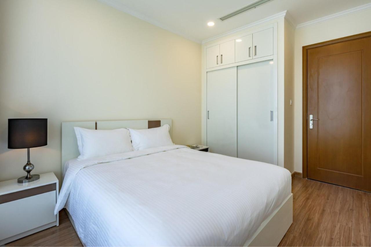 Luxury Vinhomes Central Park Humi Apartment Хошимин Экстерьер фото