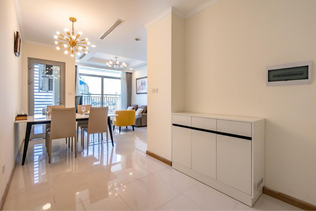 Luxury Vinhomes Central Park Humi Apartment Хошимин Экстерьер фото