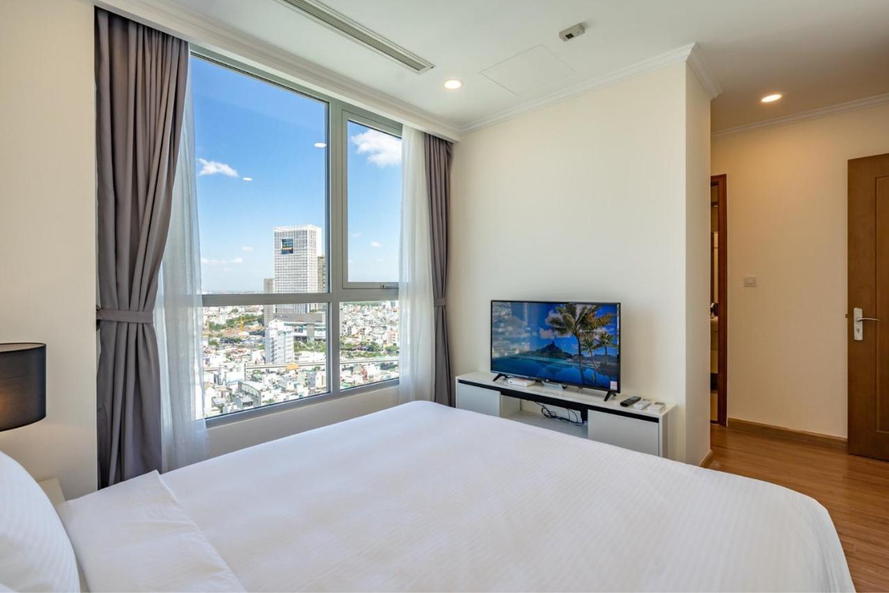 Luxury Vinhomes Central Park Humi Apartment Хошимин Экстерьер фото