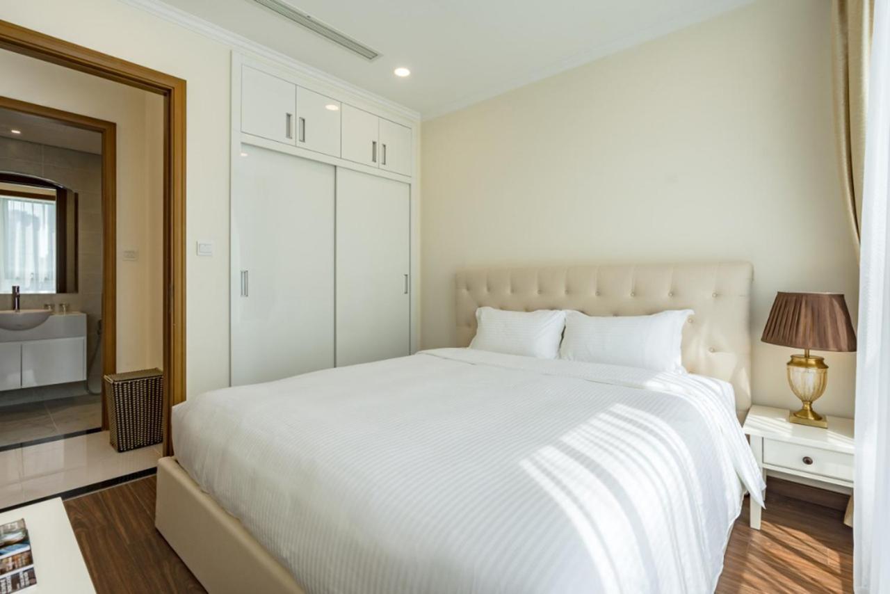 Luxury Vinhomes Central Park Humi Apartment Хошимин Экстерьер фото